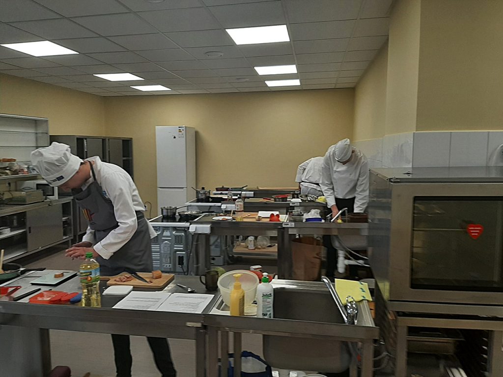 28 stycznia rozpoczęły się w zajęcia praktyczne w pracowni gastronomicznej