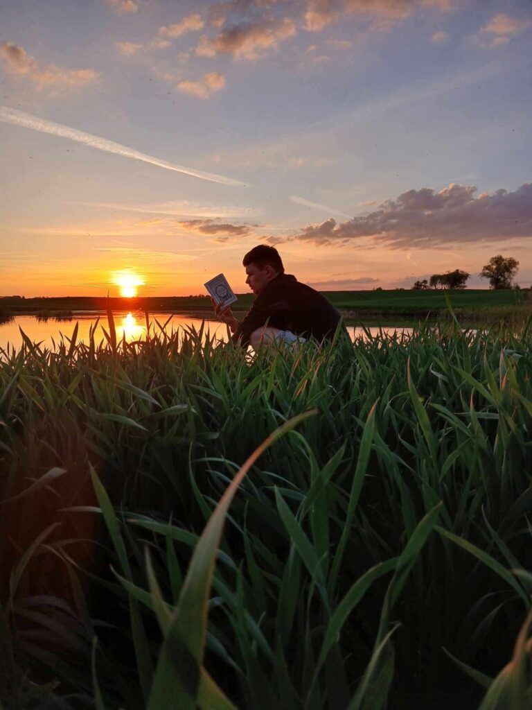 Konkurs fotograficzny pt. „Przyłapani na czytaniu”